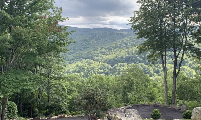 Beech Mountain Casa | NEW LISTING! Secluded with Gorgeous Views - 4 miles from Beech Mtn Ski Resort