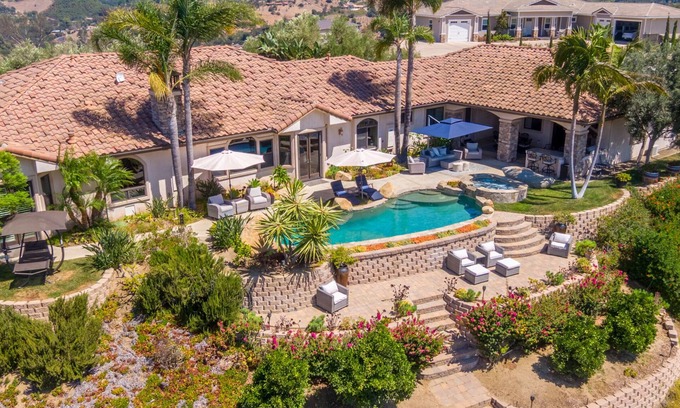 Fallbrook Casa | NEW LISTING…Spectacular Fallbrook Custom Estate on 2 acres with incredible views