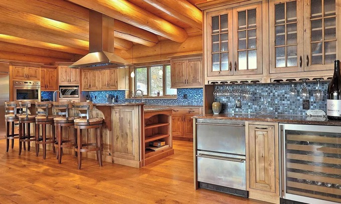 Andover Casa | New listing! Stunning Log Cabin on 70 acres w/private pond & hot tub, near Okemo