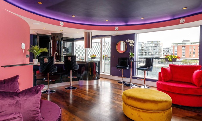 Grand Canal Dock Apartamento | New Listing, Stunning Newly Renovated Waterfront Apartment