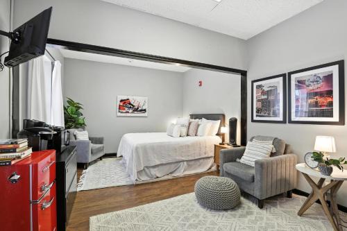 Athens Apartamento | NEW LISTING The Classic City Collection - 3 Separate Units