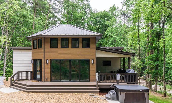 Dahlonega Casa | New Listing! The Porter Retreat - 35 Acres, Hot Tub, Fire Pit
