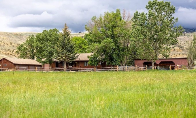 Cody Casa | New listing - Three bedroom home between Cody and the East Gate to Yellowstone