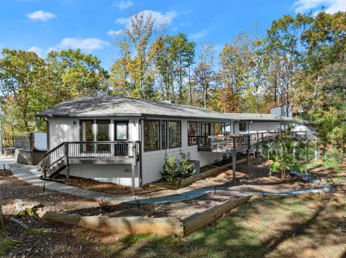 Dahlonega Casa | New Listing! Three Chimney Lodge - 4 Bed, Hot Tub
