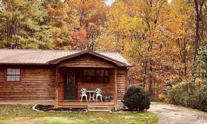 Seymour Cabina | NEW LISTING! TRANQUIL TWIN CABINS 2BR/1BA-EACH! PERFECT SMOKY MOUNTAIN RETREAT!