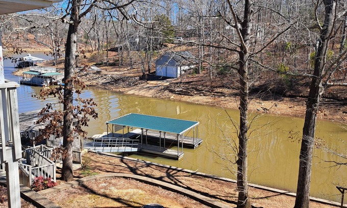 Wedowee Casa | New Listing Warren Cove 6bd 3.5ba home Sleeps 22, ramp, dock plenty of parking
