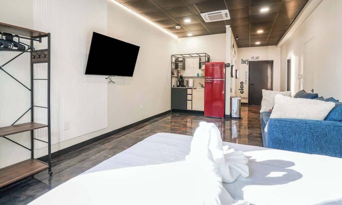 North Oakland Apartamento | *New* Loft 3 min to CMU, Pitt Sleeps 4