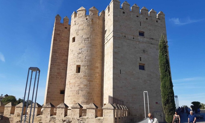 Distrito Sur Apartamento | Loft nuevo a 5 minutos de la Judería , ideal parejas posibilidad de aparcamiento