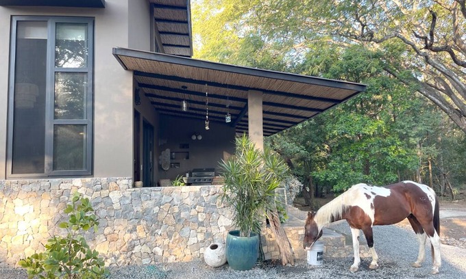 Escamequita Condominio | New Loft Barndo w/AC at Big Sky Stables near epic beaches, horses and pickleball