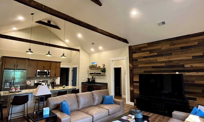 Richmond Casa | NEW LOFT in Pre-1900’s Barn- 3 BDR, 2.5 BA