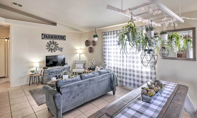 Kingman Cabaña | NEW! Lovely Kingman Cottage < 7 Mi to Trailheads!