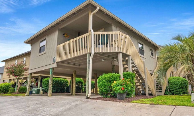 Myrtle Beach Cabaña | NEW LOWER RATES 2 bed, 2 bath cottage, Shore Dr. area, 4 min walk to the beach