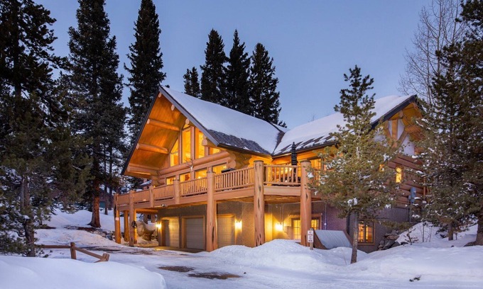 Blue River Chalet De Esquí | NEW Luminary Log Chalet - Seclusion & Skiing Nearby, Private Hot Tub