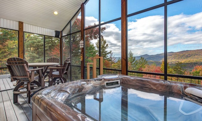 Walland Cabina | New LUX 4BR w views! Hot Tub + Media Room