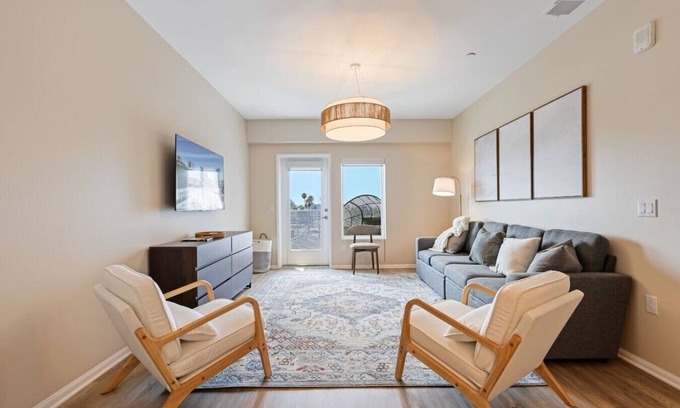 North Park Apartamento | NEW LUX Modern Retreat | Views | Parking | Workspaces