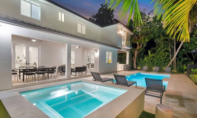 Coral Terrace Villa | New Lux Modern w/ Pool, Jacuzzi, Billiards, B-ball