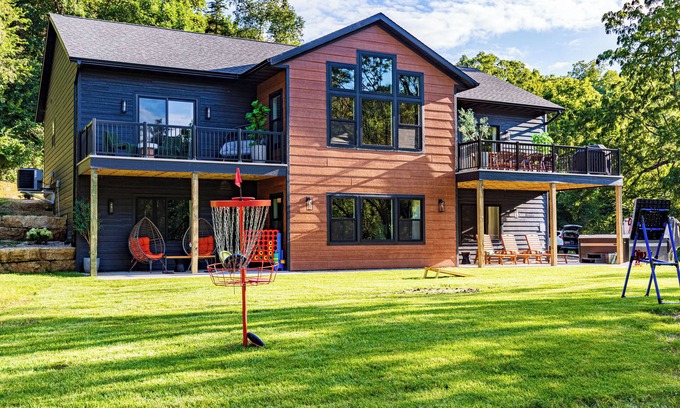 The Galena Territory Casa | New/Lux/Secluded/4.4 Acres/Golf sim/Theater/Game room/Firepit/Hot tub