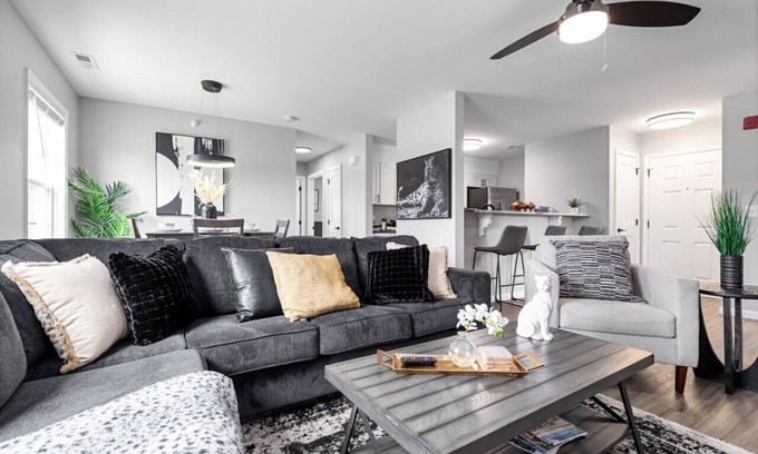 Terry Sanford Apartamento | New LUXE APT 3BR Downtown Fay Unit D