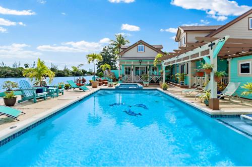 Nassau Casa | NEW LUXE Caribbean Cottage in THE BAHAMAS with Canal Access!
