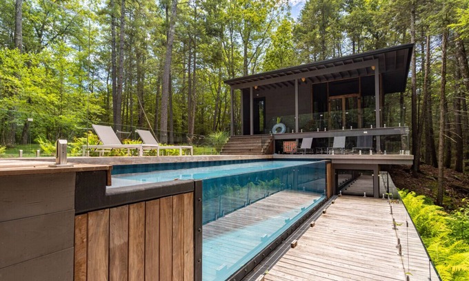 Woodstock Casa | NEW: Luxe Glass Contemporary w/ Pool + Guest House