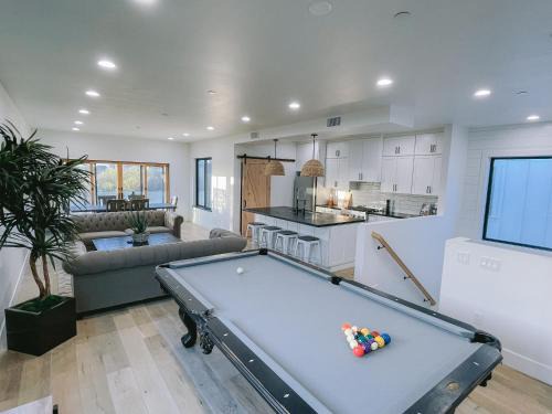 Oceano Villa | New Luxurious Home! Hot Tub! 2 min walk to Beach!