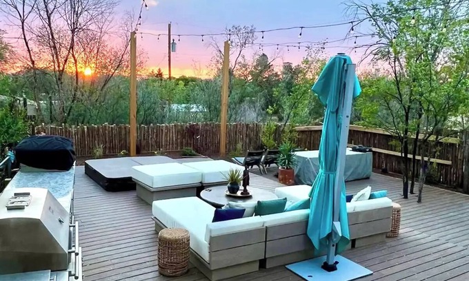 South Capitol Casa | New Luxurious Home Less Than a Mile to Plaza