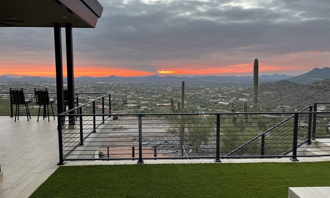 Carefree Casa | NEW Luxurious Mountain Home with Stunning Views—5 min to Wild West of Cave Creek