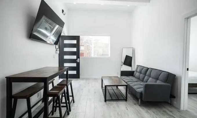 Sherman Oaks Apartamento | New Luxurious One Bedroom One Bathroom Guest Suite