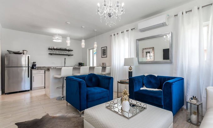 Delray Beach Villa | New Luxury 1/1 Villa with HEATED Pool-BEST LOCATION- walk to everything!