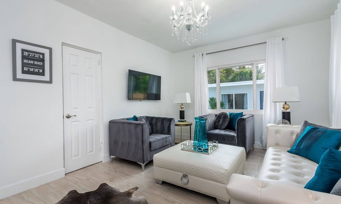 Delray Beach Villa | New Luxury 1/1 Villa with HEATED Pool-BEST LOCATION- walk to everything!
