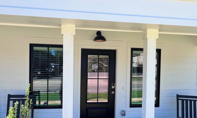 Auburn Cabaña | New Luxury 1BR Cottage in Downtown Auburn!!
