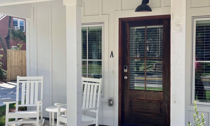 Auburn Cabaña | New Luxury 1BR Cottage in Downtown Auburn!