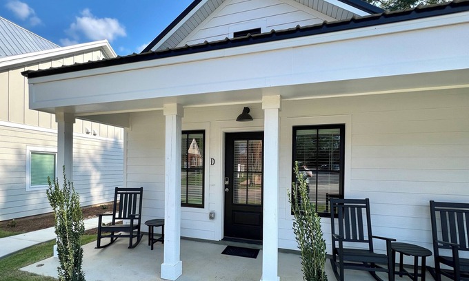 Auburn Condominio | New Luxury 1BR Cottage in Downtown Auburn!