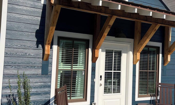 Auburn Cabaña | New Luxury 1BR Cottage in Downtown Auburn!