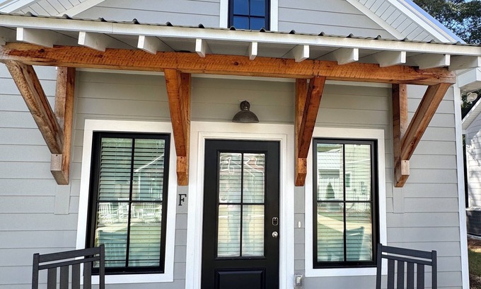 Auburn Cabaña | New Luxury 1BR Cottage in Downtown Auburn!