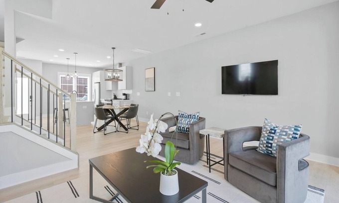 Charlotte Casa | New Luxury 3BR, 3.5 Bath Townhome In Charlotte, NC