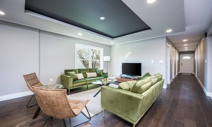 West Central Condominio | New! Luxury 3BR Downtown Condo with Massage Chair, WiFi. Enjoy your stay