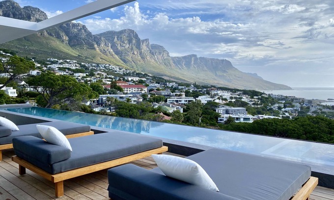 Camps Bay Villa | NEW Luxury 6 Bedroom Epic Villa, Walk to Beach & Restaurants, solar backup power