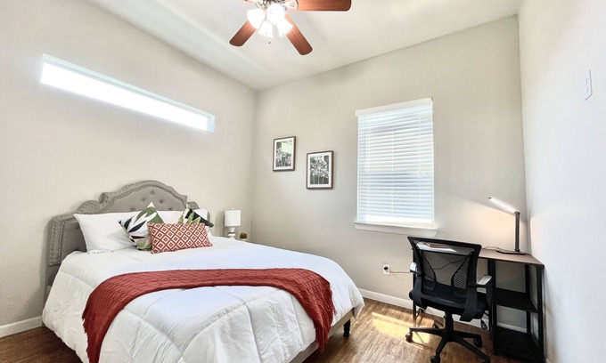 McAllen Apartamento | NEW! Luxury Apt, 5 min from Mall, Airport, & Dine!