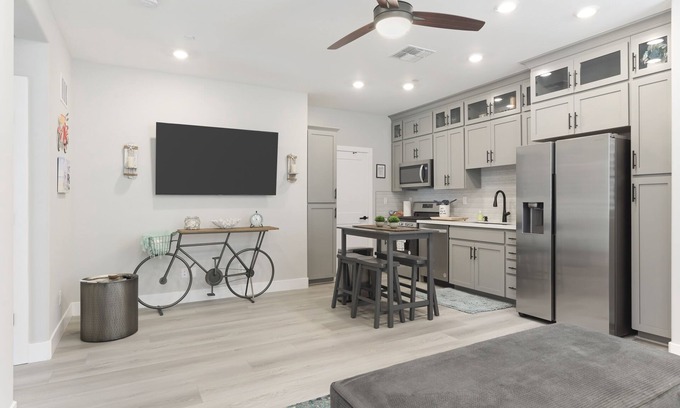 Rocklin Casa | New Luxury Attached- 1 BR Guest Suite, w/Kitchen, Pvt