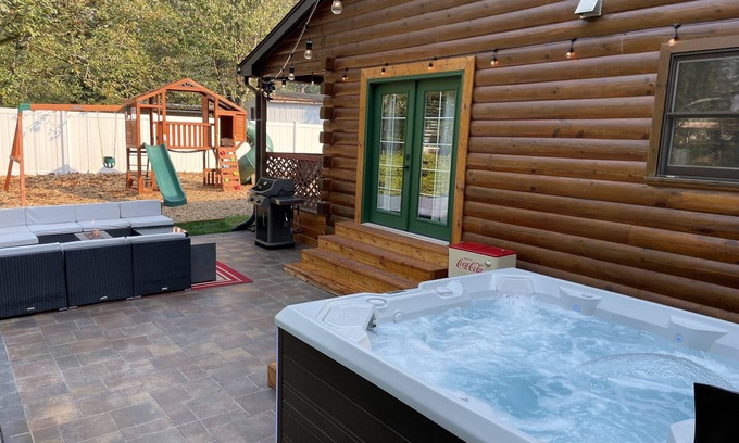 May Creek Cabina | NEW! Luxury beautiful cabin with New Hot tub and🏔