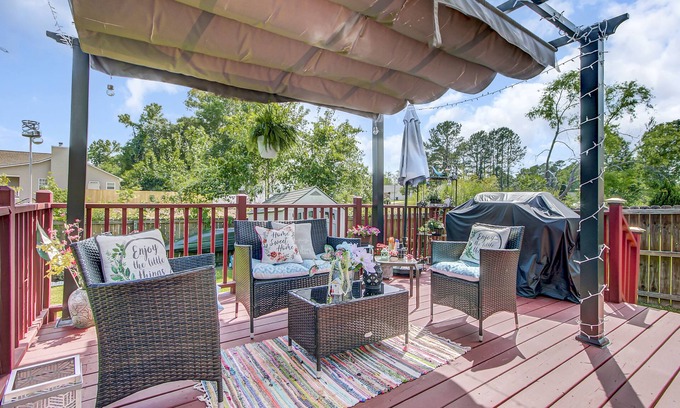 Goose Creek Casa | *NEW* Luxury & Cozy Entire home, Near Beach & Lakes