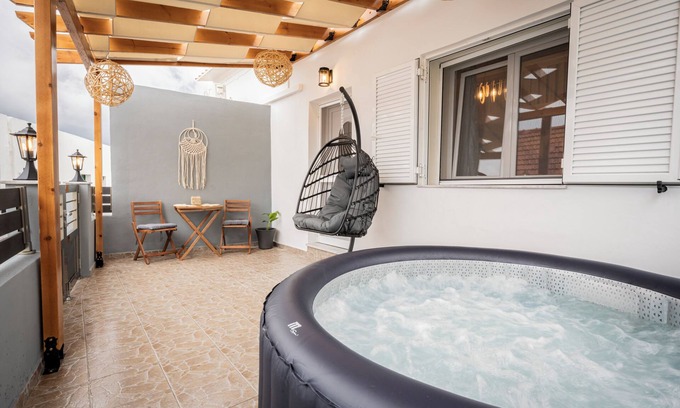 Salakos Casa | New - Luxury Getaway with Jacuzzi Platanos House - Salakos