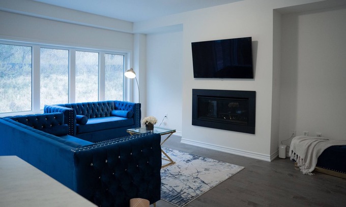 Brantford Casa | New Luxury Home in Paris/ Brant- Executive Rentals