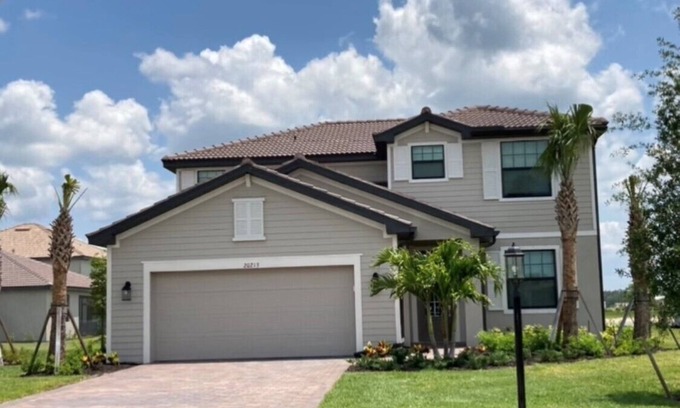 Estero Casa | New Luxury Home in Resort Community! Ton of space, inside and out!