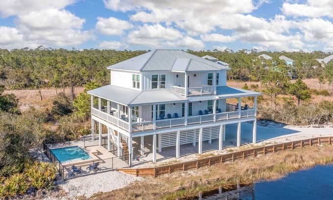 Fort Morgan Complejo | New Luxury Home - Private Heated Pool, Dogs Welcome, Quiet Beach