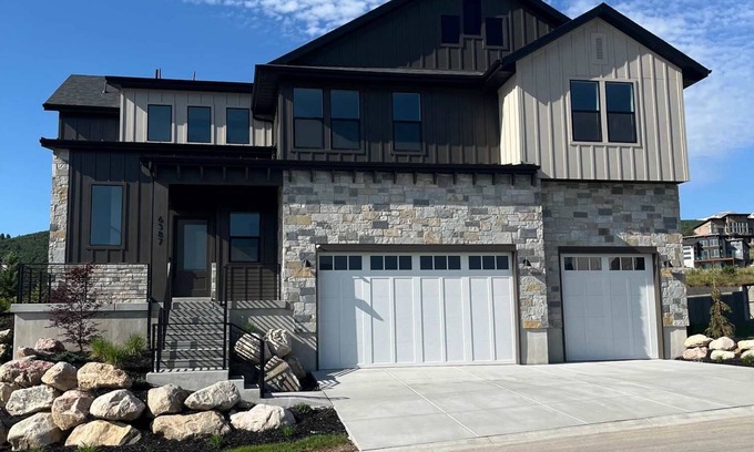 Ogden Casa | NEW Luxury Home super comfy By Snowbasin & Pow Mow