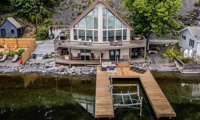Town of Ledyard Casa | *NEW* Luxury Lakefront Retreat | Huge Dock!
