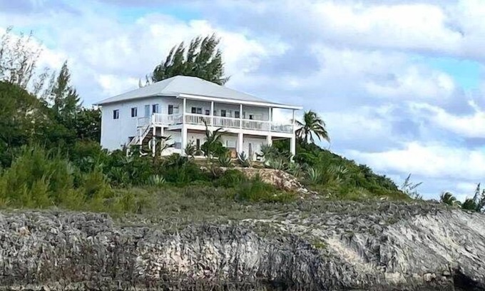 Gregory Town Casa | New Luxury Oceanfront Home with Sunset Views