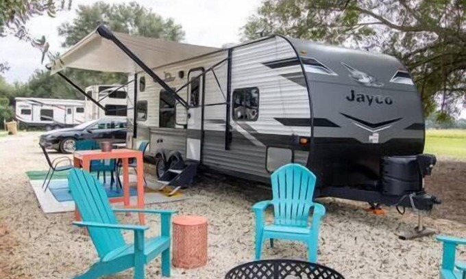 Groveland Casa | New Luxury RV near Orlando